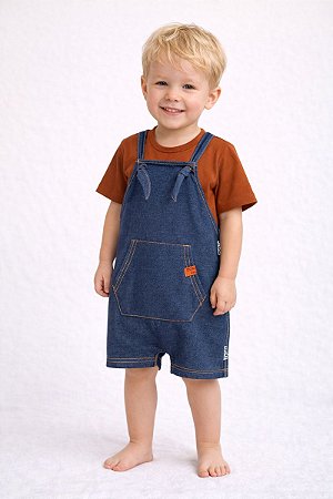 Conjunto Menino: Camiseta e Jardineira Jeans