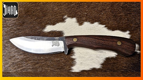 cuteleiro Jihad - Faca Artesanal Skinner em Aço 1070 com Cabo em Imbuia