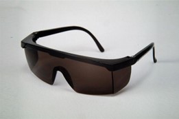 ÓCULOS CINZA FUMÊ - MODELO JAGUAR - MARCA KALIPSO - COD 01.01.1.2