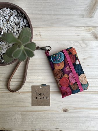 MINI CARTEIRA CHAVEIRO - FLORES DE TECIDO ROSA