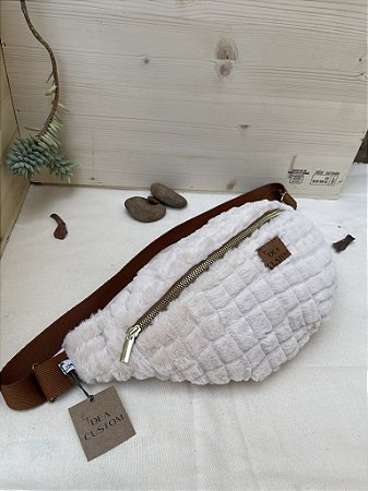 POCHETE ANNY - PELÚCIA MODERNA