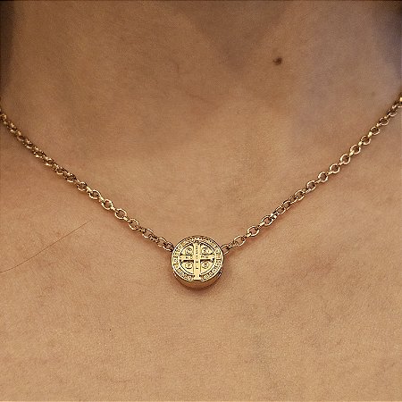 Colar Feminino Dourado com Medalha de São Bento
