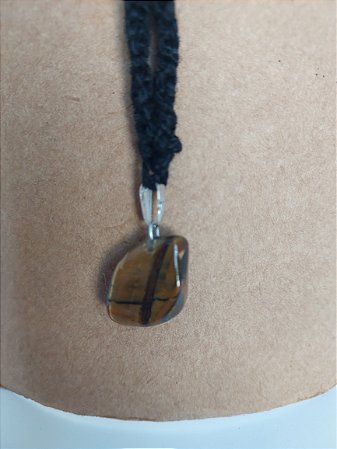 Colar em crochê e pingente de cristal