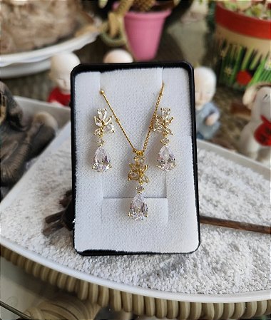 Conjunto banhado a ouro com zirconias pétala rose