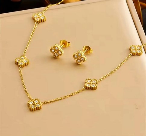 Conjunto colar  e brincos trevo banhada a ouro
