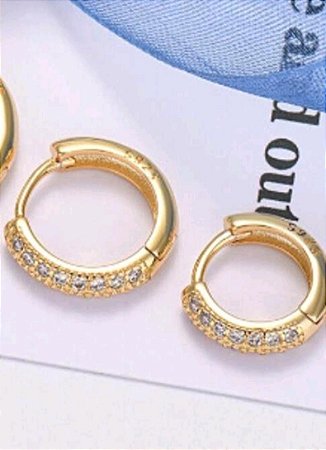 Par de dupla de brincos argolas banhadas a ouro com zirconias