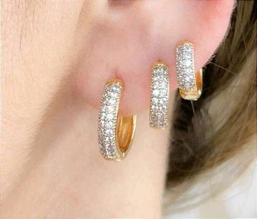 Trio brincos argolas banhadas a ouro com zirconias