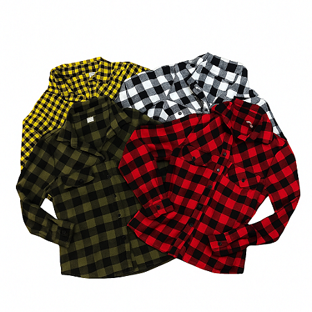 Blusa quadriculada.