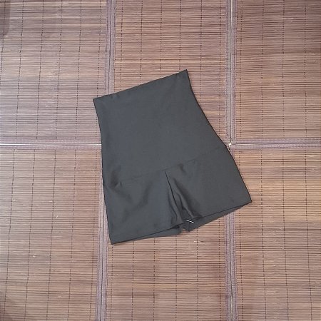 Short cinta preto