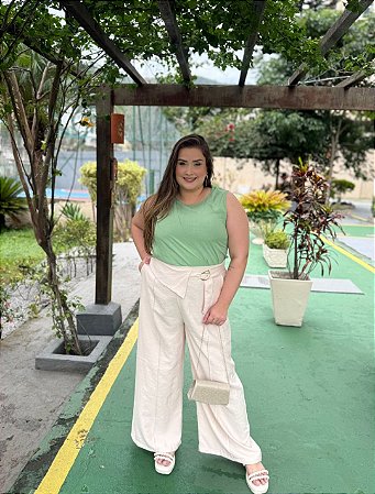 Calça com fivela plus