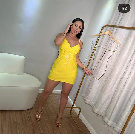 Macaquinho em linho amarelo com cinto