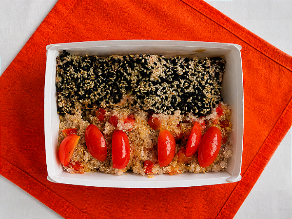 Salmão com Crosta de Gergelim com Quinoa Caprese - 200g ou 350g