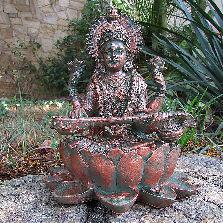 Deusa Saraswati na Flor de Lótus Verde com Bronze em Marmorite 15cm