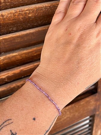 Pulseira Ametista 2mm Multifacetada - Intuição, Transmutação, Paz Profunda