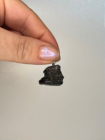 Pingente de Obsidiana Bruto – A Pedra da Verdade Profunda, Proteção Psíquica e Cura das Sombras