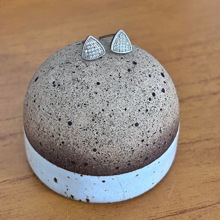 Brinco Triangulo Prata 925 e Zircônias Brancas