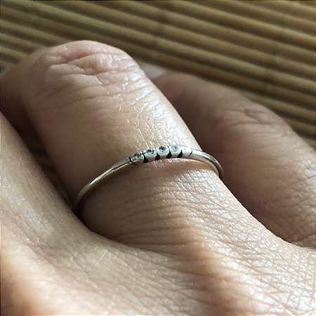 Anel de Prata 925 delicado e feminino modelo 4 zirconias