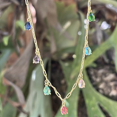 Colar chocker com pedras coloridas banho de ouro