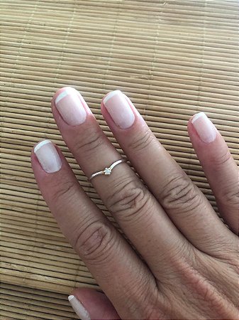 Anel feminino delicado com zirconia branca. Medida 16