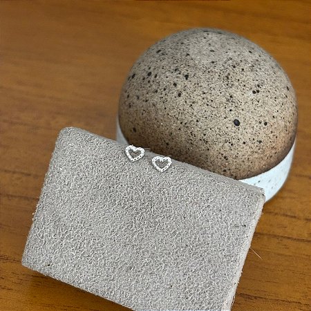 Brinco Feminino Micro Coração altura 0,3 cm Prata 925