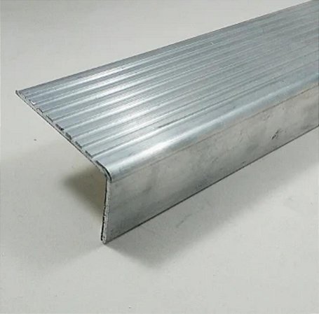 Cantoneira antiderrapante Alumínio para Degrau De Escada  com (6 metros )