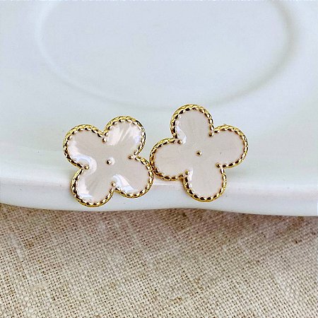 Brinco Flor Off White Virginia