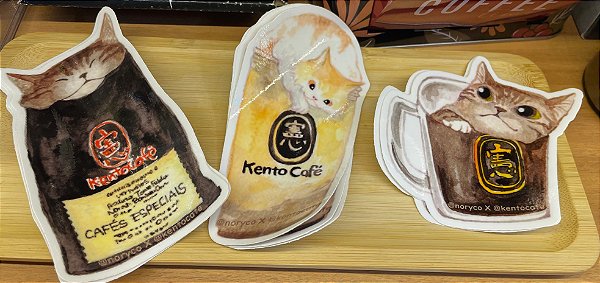 Kit 3 adesivos Artes Originais Tema Cafés Kento e Gatinhos - M