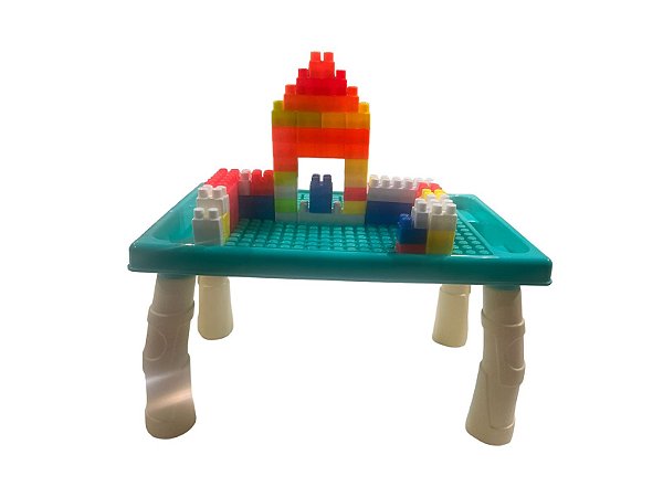 Mesa de atividades com blocos
