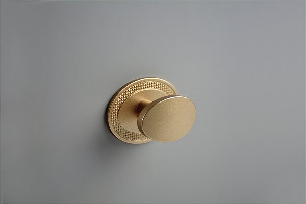 PUXADOR BEETLE COM  BASE GRANADA DOURADO ZEN