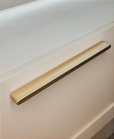 Puxador Phenix 64mm Dourado - Zen Design