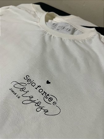 CAMISETA "SEJA FORTE E CORAJOSA"