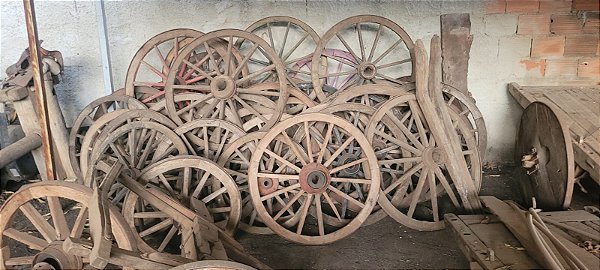 Roda de carroça original