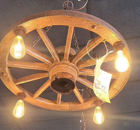 Lustre feito com roda Promocional