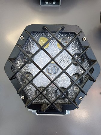 FAROL DE LED REDONDO 9 LEDS COM LENTE DE AUMENTO 6000K 48W 12-24V 14X14X6CM PRETO