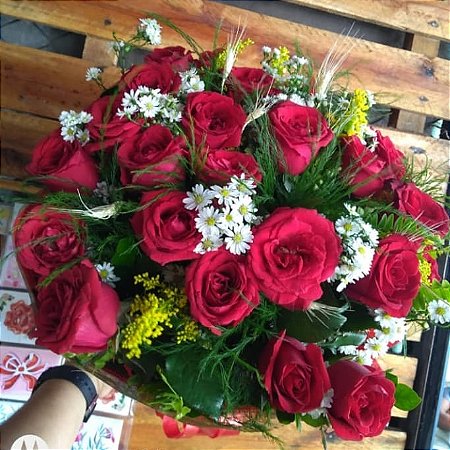 Buquê de Rosas Vermelhas - Jardim Escarlate