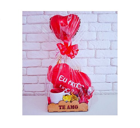 Cesta com Chocolate e Mimos - Modelo Amor Infinito