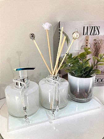 Kit Lavabo Pícolo Branco com Difusor e Saboneteira com bandeja e vaso de flor