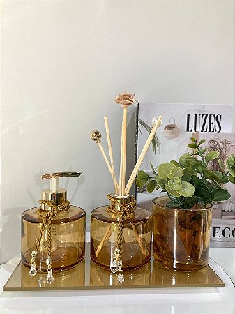 Kit Lavabo Pícolo Dourado com Difusor e Saboneteira com bandeja e vaso de flor