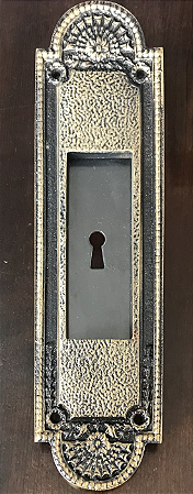 PUXADOR COLONIAL PARA PORTA DE CORRER MODELO CONCHA COM FURO PARA CHAVE