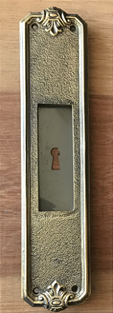 PUXADOR PARA PORTA DE CORRER  CONCHA TRABALHADA COM FURO