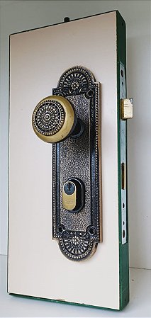 FECHADURA LA FONTE  TRABALHADA ESTILO COLONIAL PARA PORTA EXTERNA - 7 LBZ