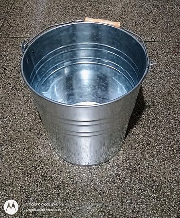 BALDE GALVANIZADO, 10 LITROS, PARA TRABALHOS NA ÁREA DE CONSTRUÇÃO CÍVIL E USO DOMÉSTICO EM GERAL.