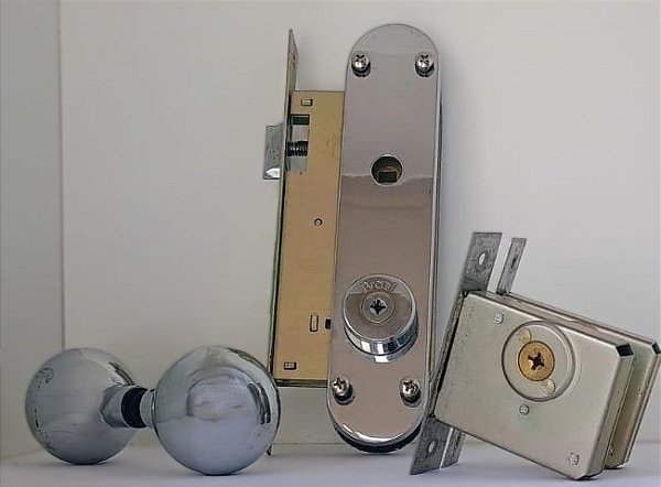 FECHADURA ANTI-FURTO; TETRA CHAVE + 2 TRAVAS DE SEGURANÇA (3X1)