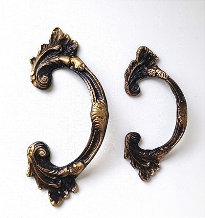 1 - PUXADOR  COLONIAL ESTILO ALÇA EM LATÃO