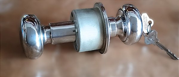 FECHADURA TUBULAR 60MM PARA PORTA DE ENTRADA LATÃO CROMADO COM CHAVE - LOCWELL