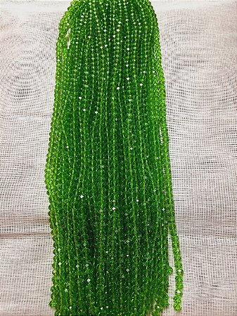 FIO CRISTAL ACHATADO 66 CONTAS VERDE TRANPARENTE