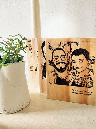 Fotografia gravada em madeira (estilo Polaroid)