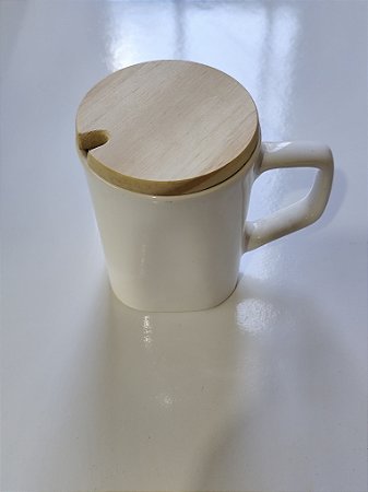 Tampa de pinus P para caneca com encaixe para colher