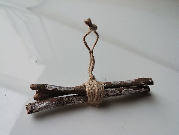 Graveto Decorativo com Amarração em Sisal