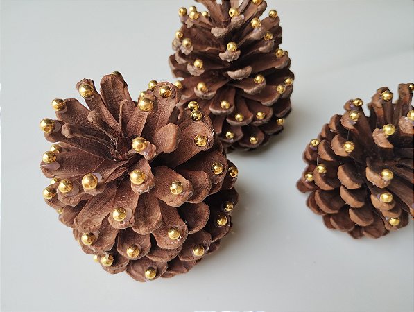 Trio de Pinhas com bolinhas douradas